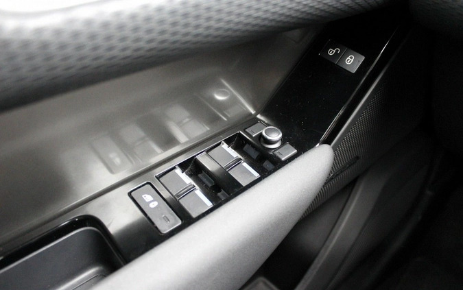 Land Rover Range Rover Velar cena 171900 przebieg: 128000, rok produkcji 2019 z Koluszki małe 436